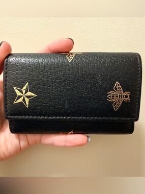 *Rare* Authentic Gucci Bee - Leather 6- Ring Key Holder